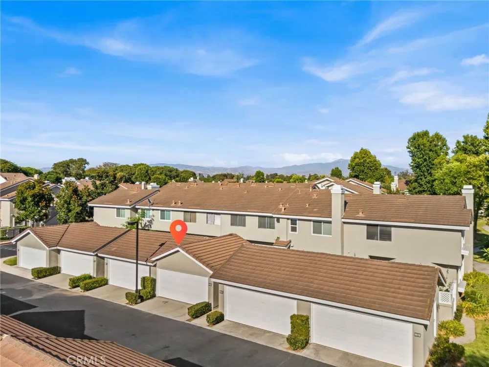194 Greenmoor Irvine, CA 92614