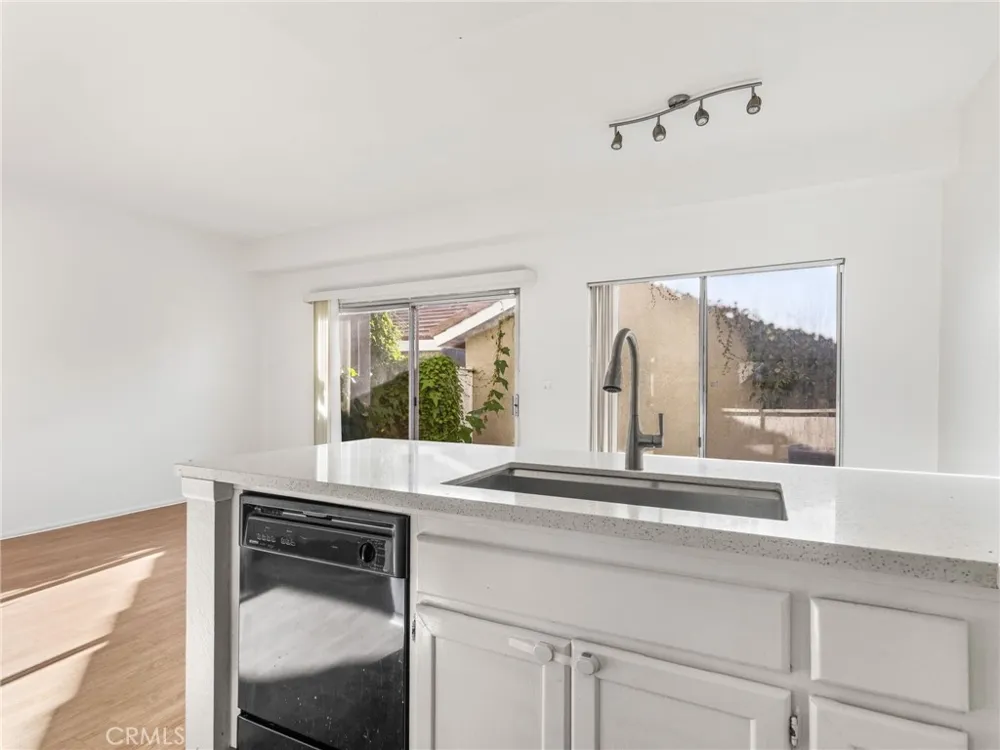 194 Greenmoor Irvine, CA 92614