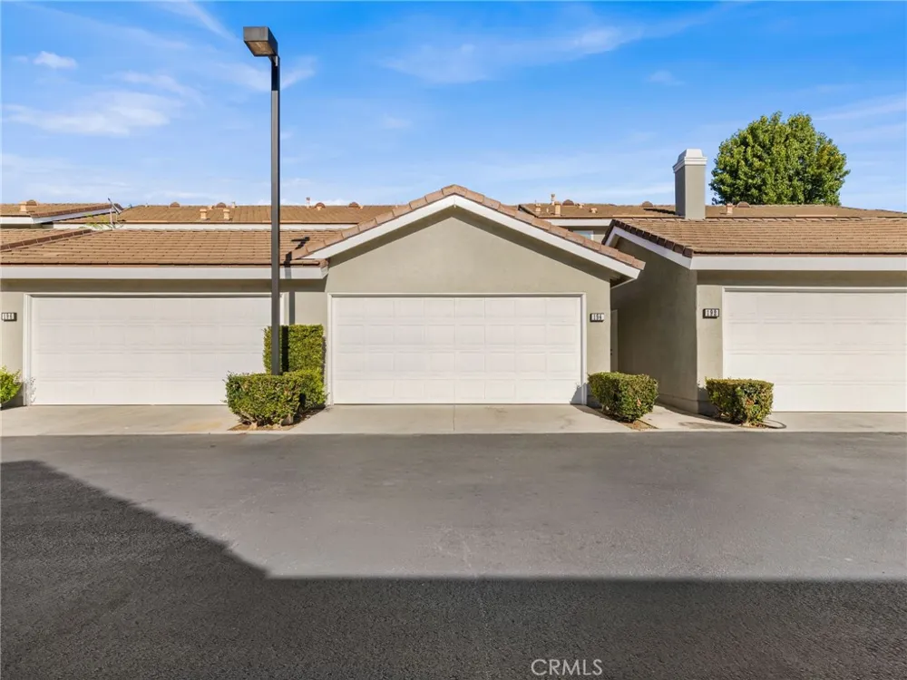 194 Greenmoor Irvine, CA 92614