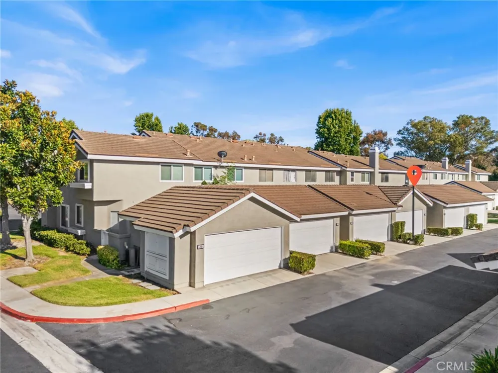 194 Greenmoor Irvine, CA 92614