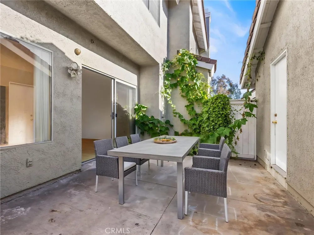 194 Greenmoor Irvine, CA 92614