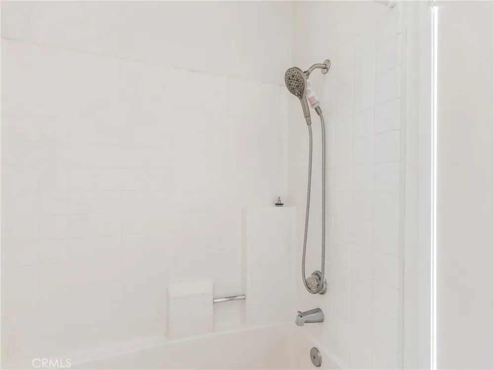 194 Greenmoor Irvine, CA 92614