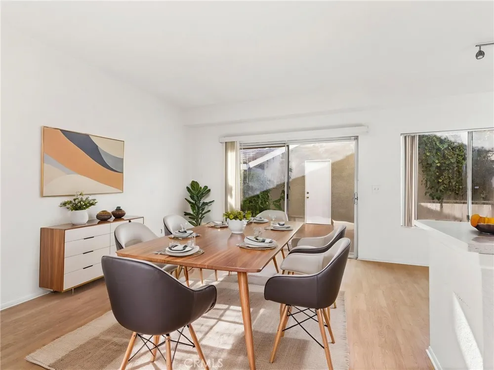 194 Greenmoor Irvine, CA 92614