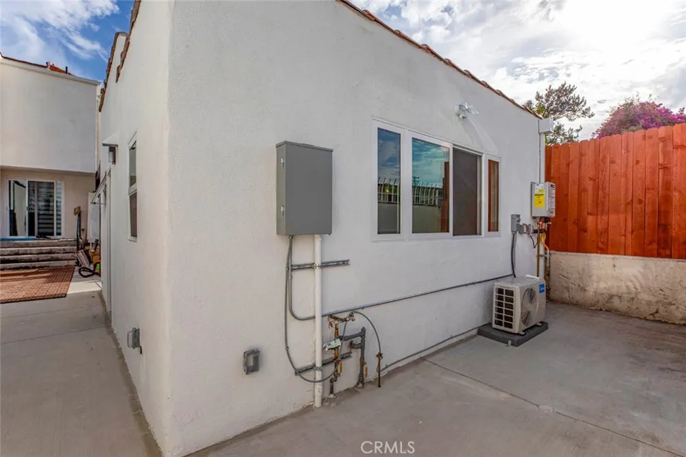 1913 Eden Avenue Glendale, CA 91208