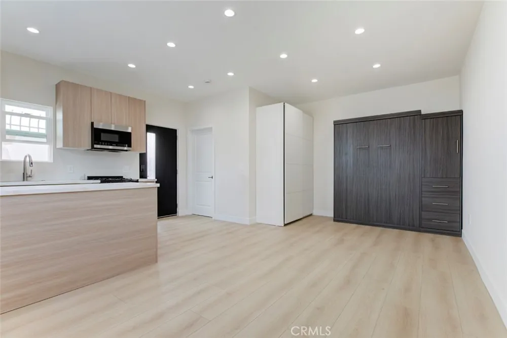 1913 Eden Avenue Glendale, CA 91208