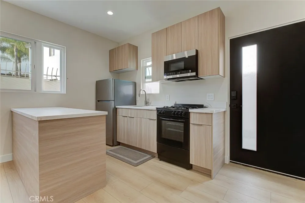 1913 Eden Avenue Glendale, CA 91208