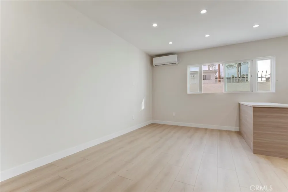 1913 Eden Avenue Glendale, CA 91208