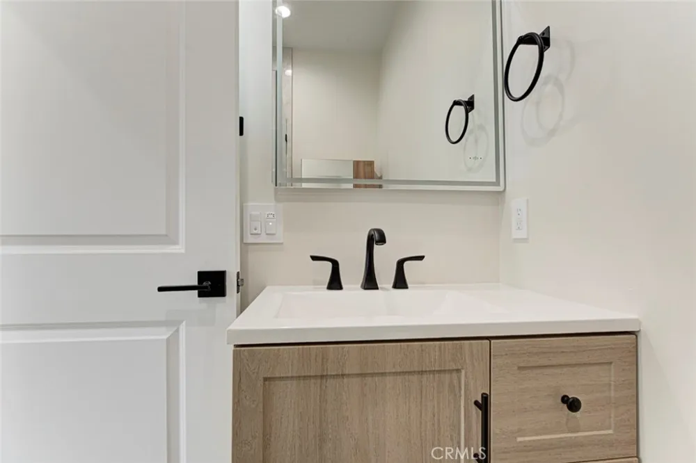 1913 Eden Avenue Glendale, CA 91208