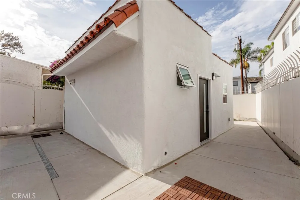 1913 Eden Avenue Glendale, CA 91208