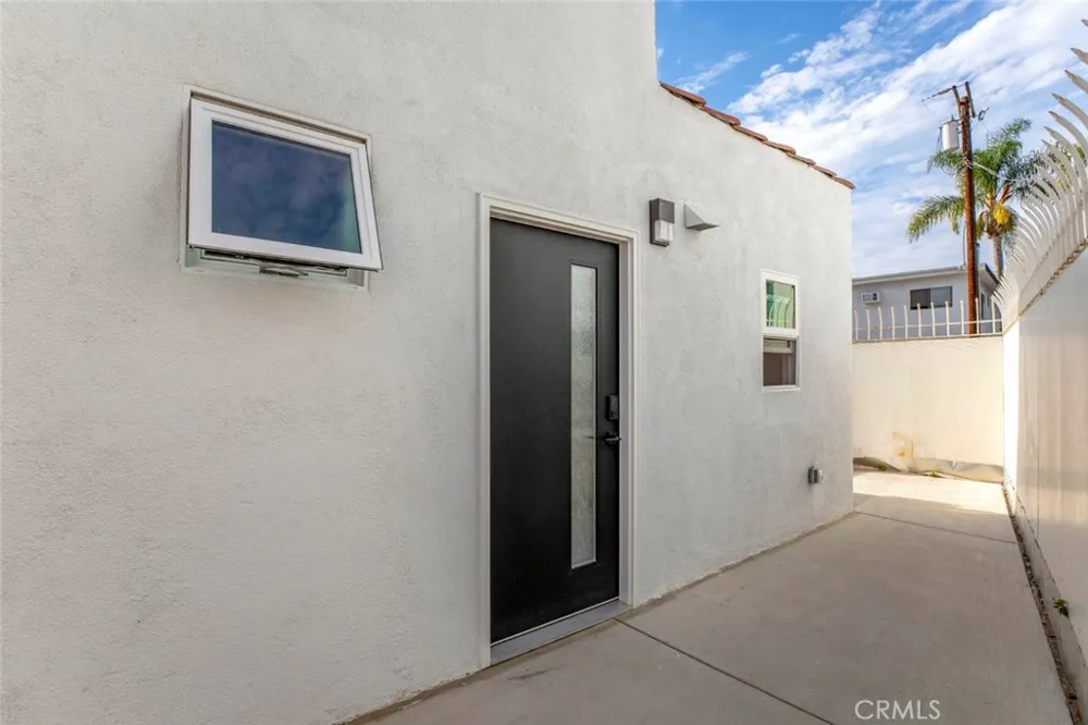 1913 Eden Avenue Glendale, CA 91208