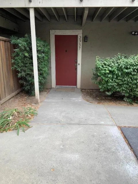2937 Rose Avenue