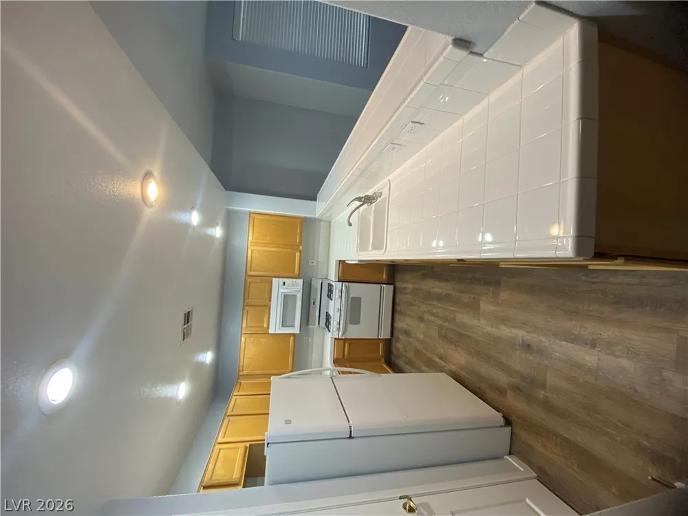 2325 Windmill Parkway #1313 Henderson, NV 89074