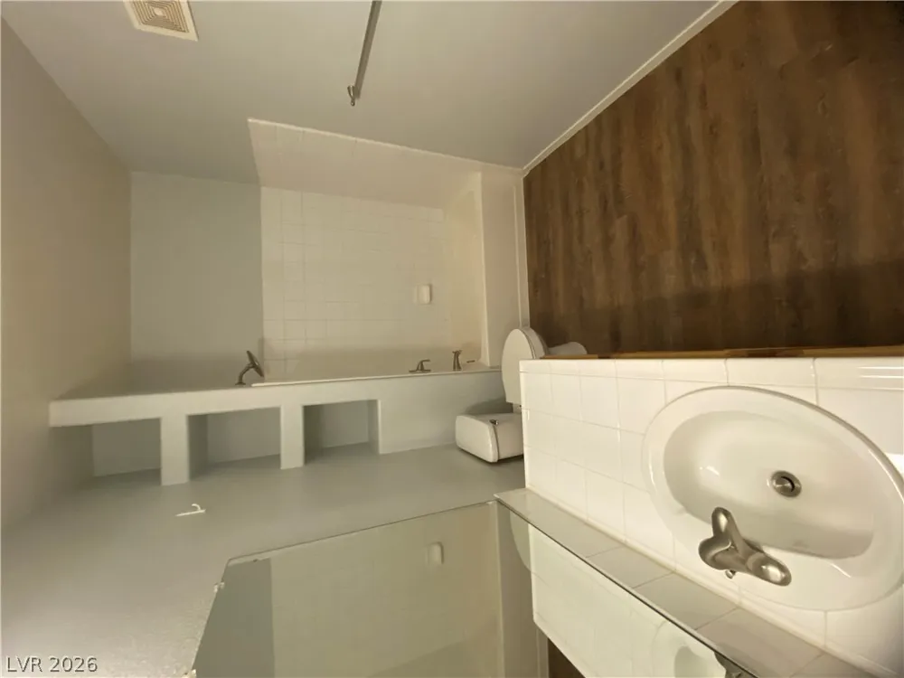 2325 Windmill Parkway #1313 Henderson, NV 89074