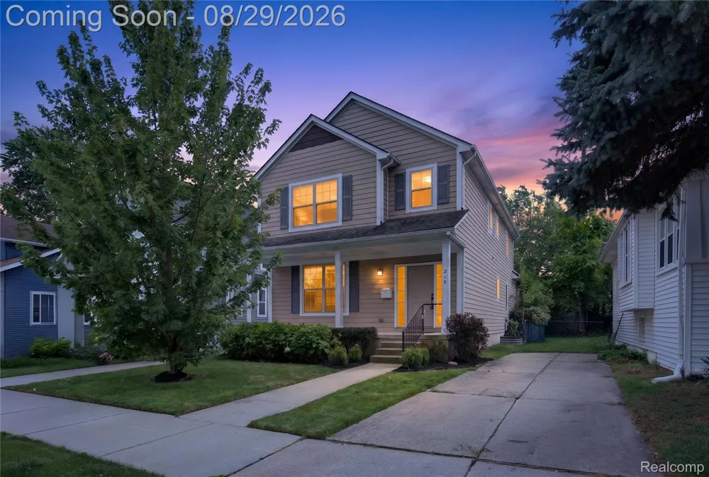 215 La Plaza Court Royal Oak City, MI 48073
