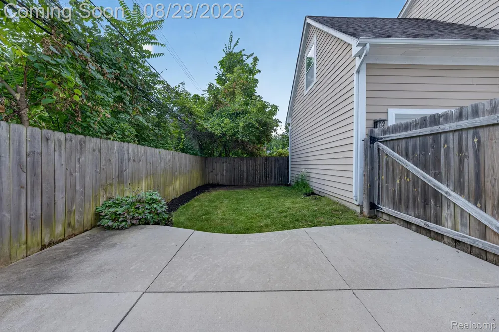 215 La Plaza Court Royal Oak City, MI 48073