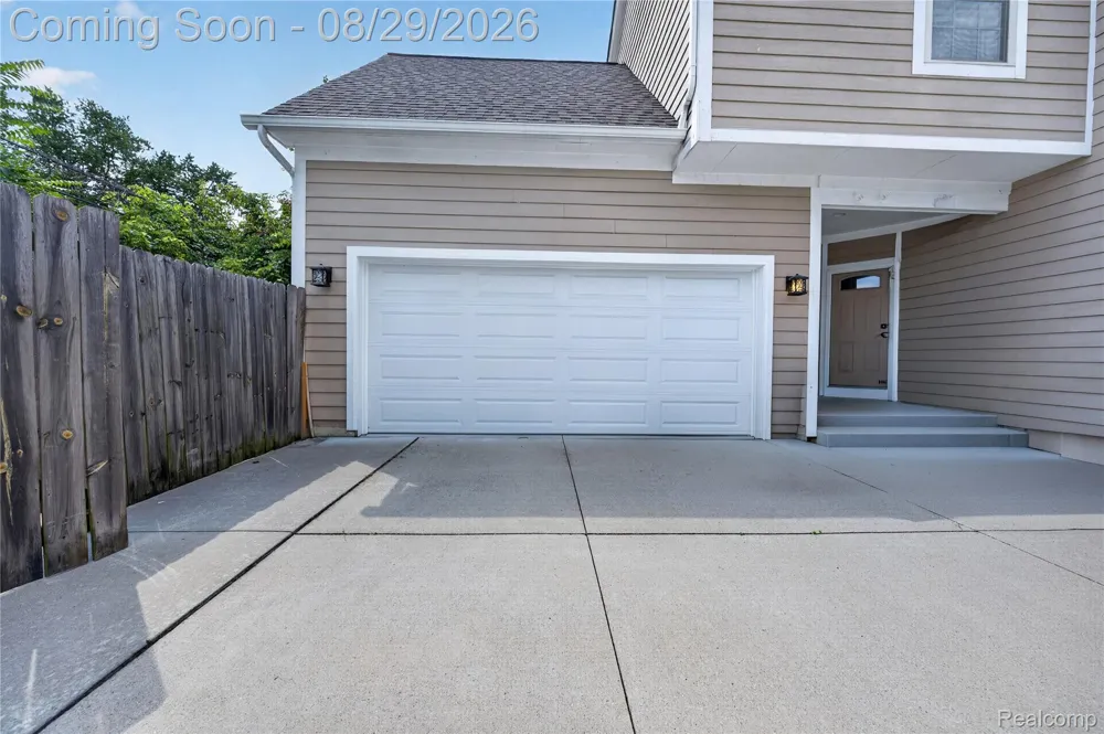 215 La Plaza Court Royal Oak City, MI 48073