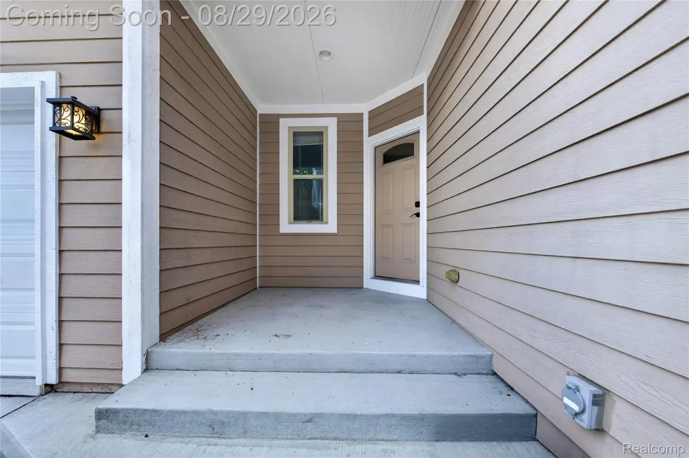 215 La Plaza Court Royal Oak City, MI 48073