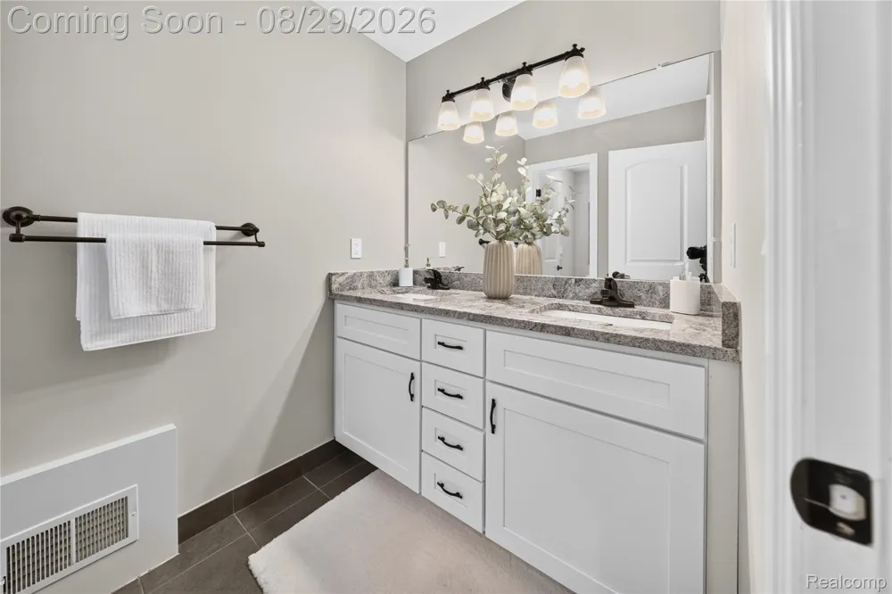 215 La Plaza Court Royal Oak City, MI 48073