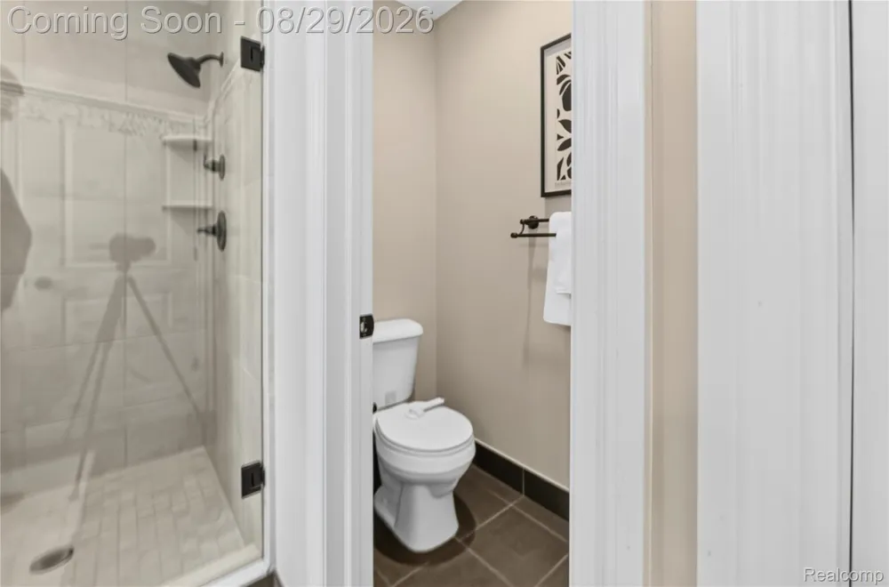 215 La Plaza Court Royal Oak City, MI 48073