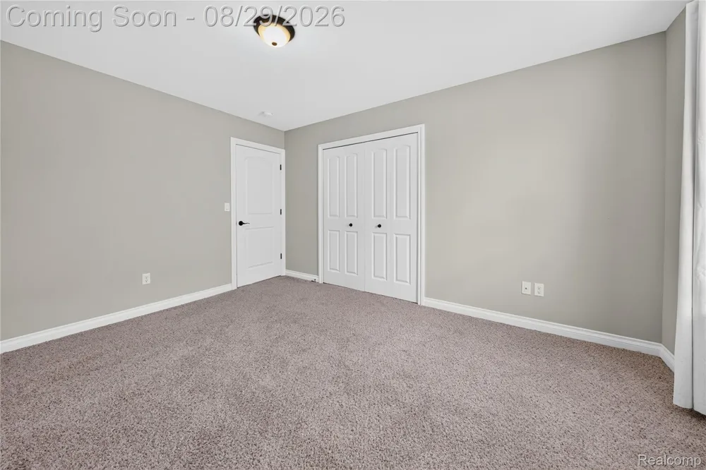 215 La Plaza Court Royal Oak City, MI 48073