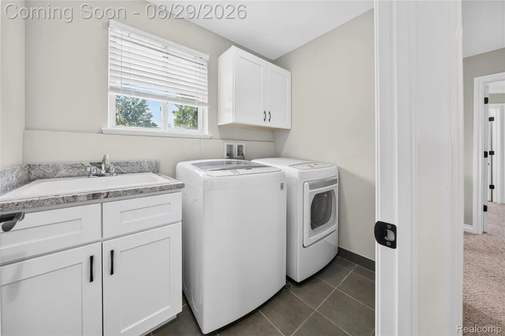 215 La Plaza Court Royal Oak City, MI 48073