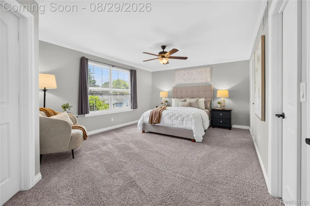 215 La Plaza Court Royal Oak City, MI 48073