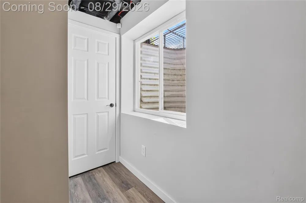 215 La Plaza Court Royal Oak City, MI 48073