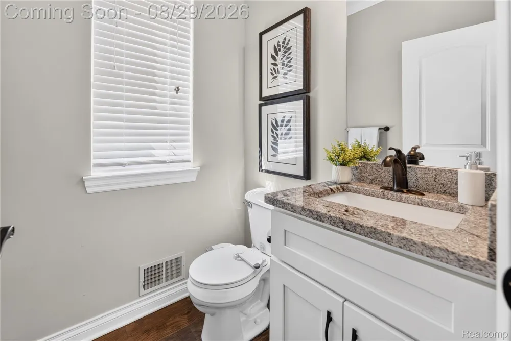215 La Plaza Court Royal Oak City, MI 48073