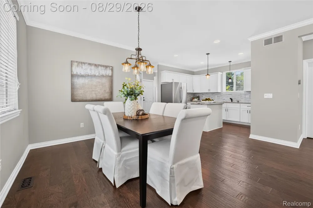 215 La Plaza Court Royal Oak City, MI 48073