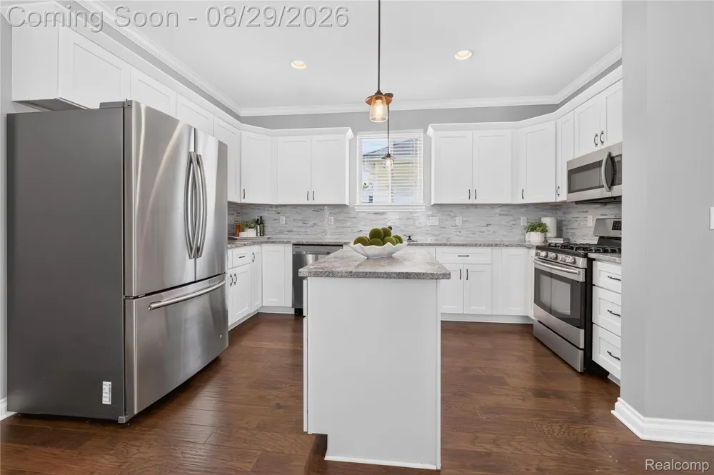215 La Plaza Court Royal Oak City, MI 48073