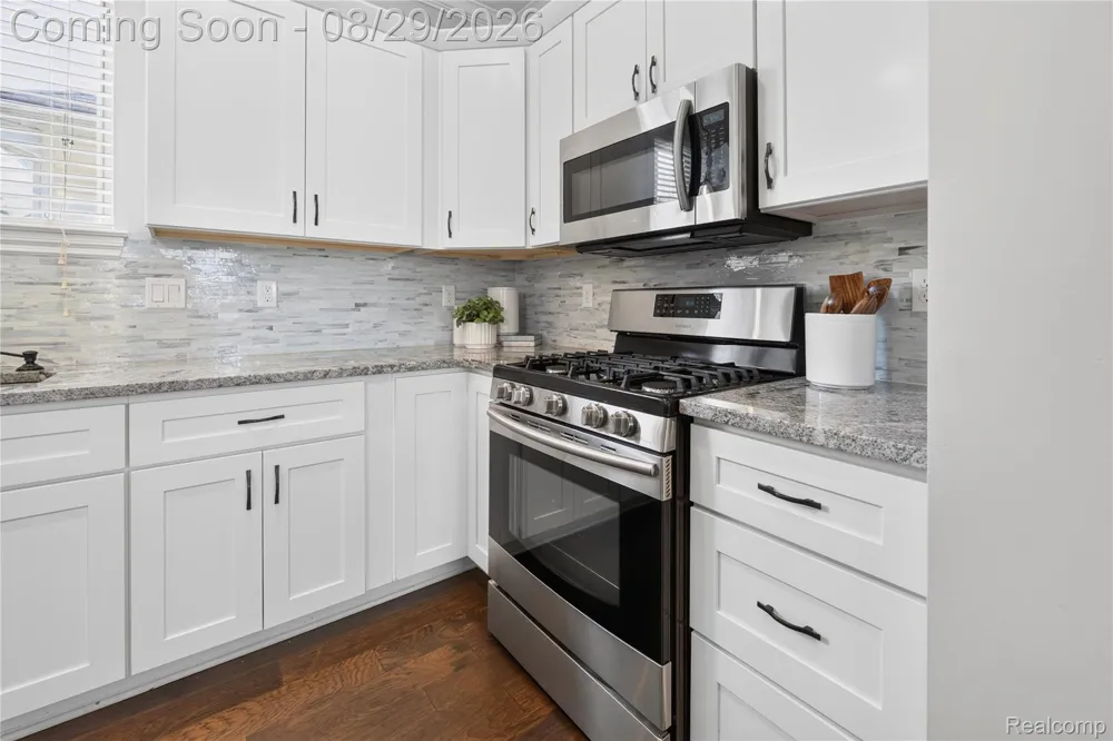 215 La Plaza Court Royal Oak City, MI 48073
