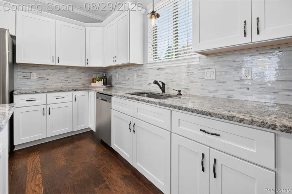 215 La Plaza Court Royal Oak City, MI 48073