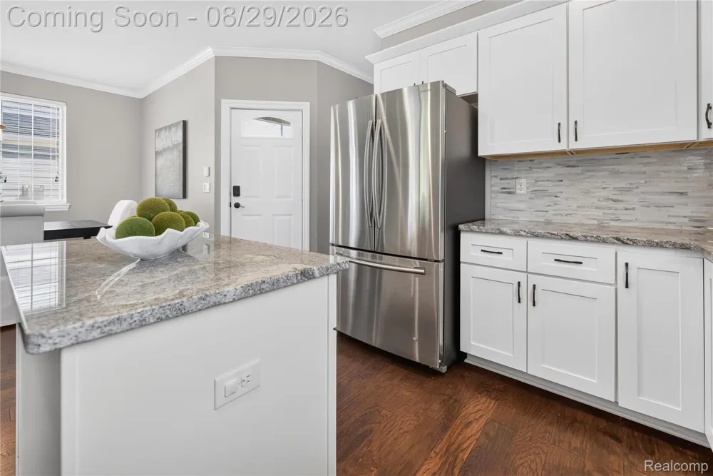215 La Plaza Court Royal Oak City, MI 48073