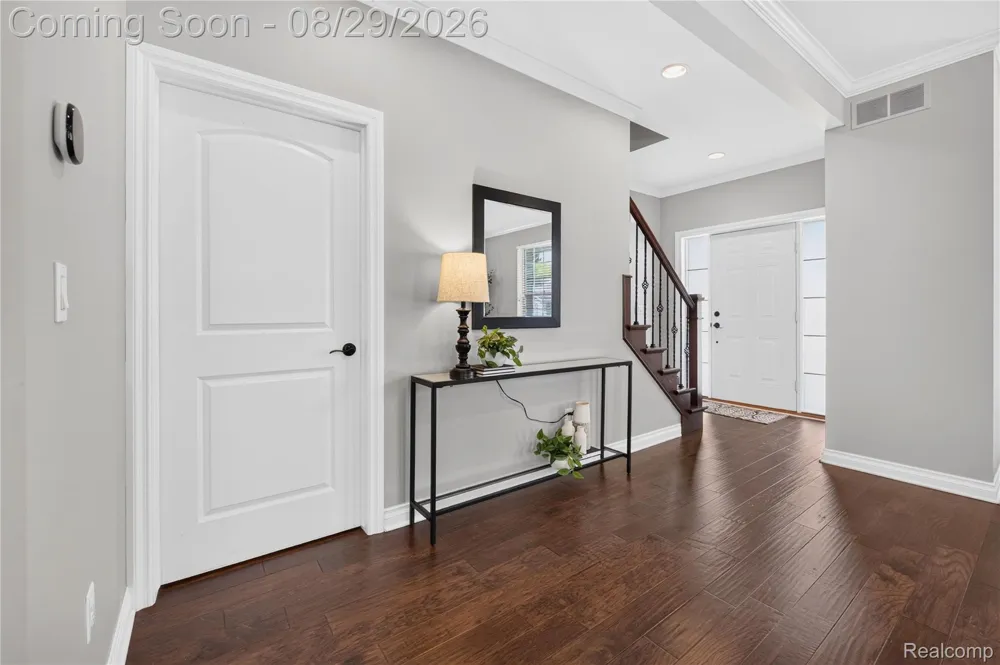 215 La Plaza Court Royal Oak City, MI 48073
