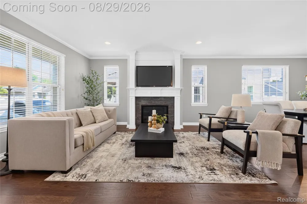 215 La Plaza Court Royal Oak City, MI 48073
