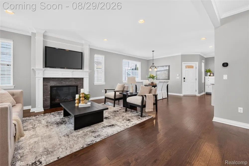215 La Plaza Court Royal Oak City, MI 48073