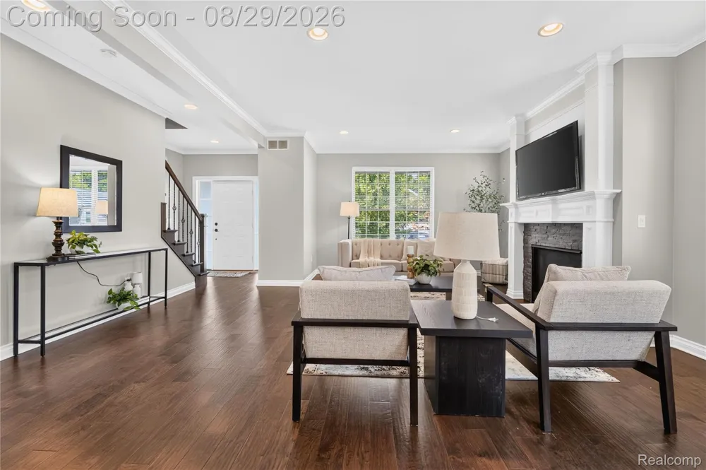 215 La Plaza Court Royal Oak City, MI 48073