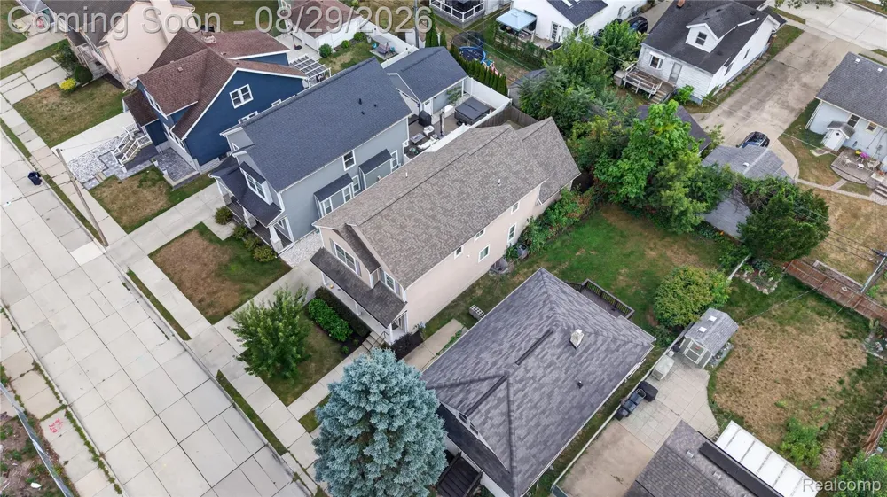 215 La Plaza Court Royal Oak City, MI 48073