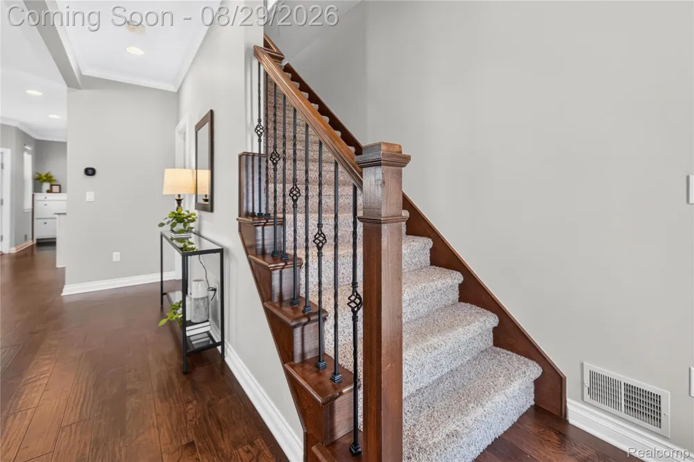 215 La Plaza Court Royal Oak City, MI 48073