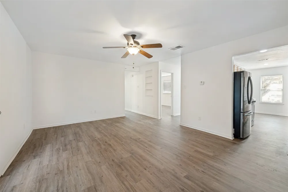 821 E Glendale St. Crowley, TX 76036