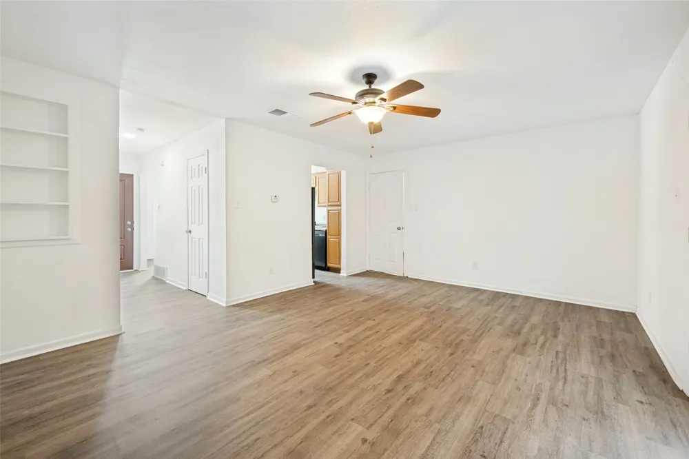 821 E Glendale St. Crowley, TX 76036