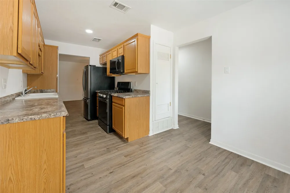 821 E Glendale St. Crowley, TX 76036
