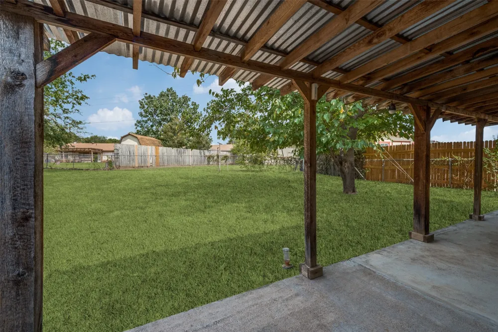 821 E Glendale St. Crowley, TX 76036