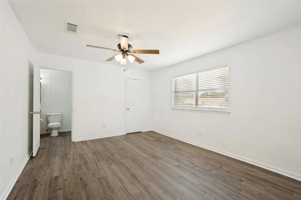 821 E Glendale St. Crowley, TX 76036