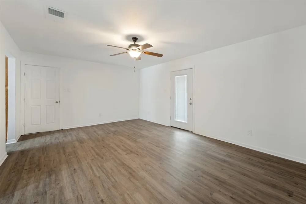 821 E Glendale St. Crowley, TX 76036
