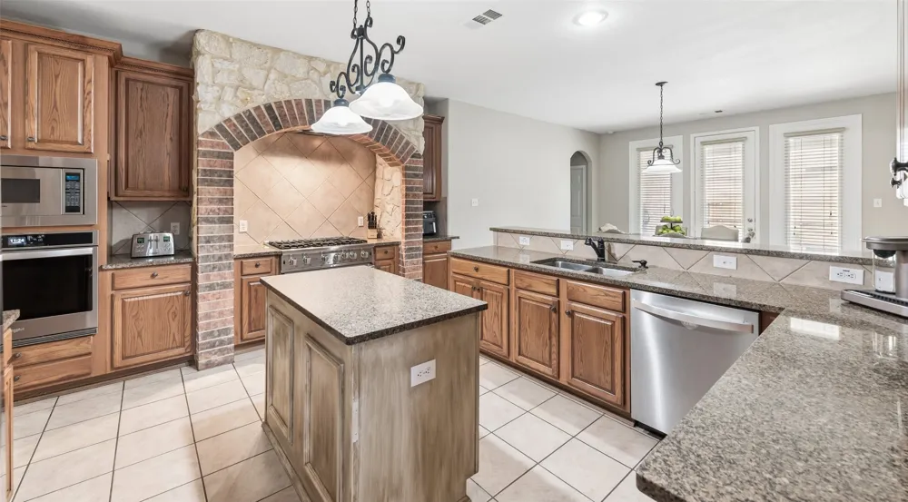 1301 Bramble Lane Mansfield, TX 76063