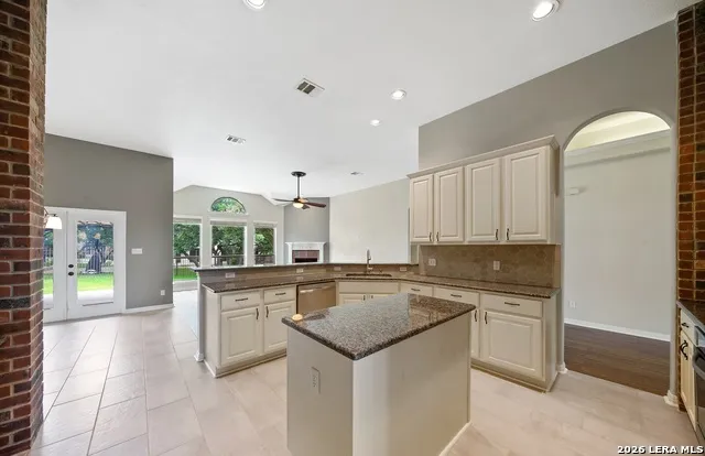 8627 Magdalena Run Helotes, TX 78023