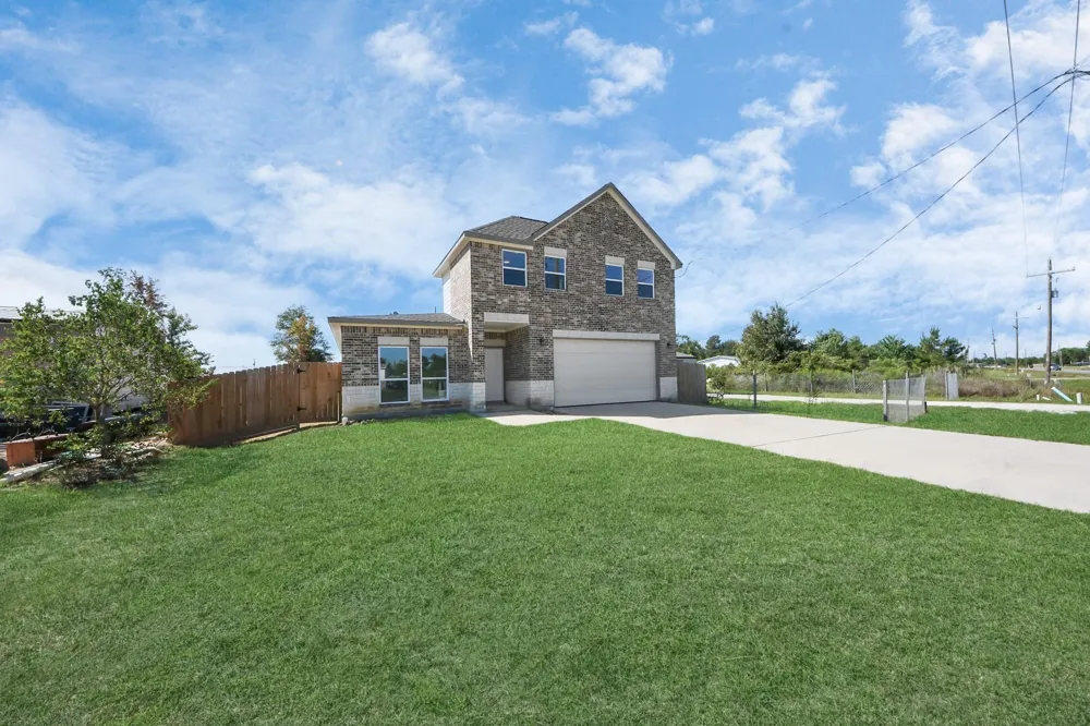 1189 County Road 5100 Cleveland, TX 77327