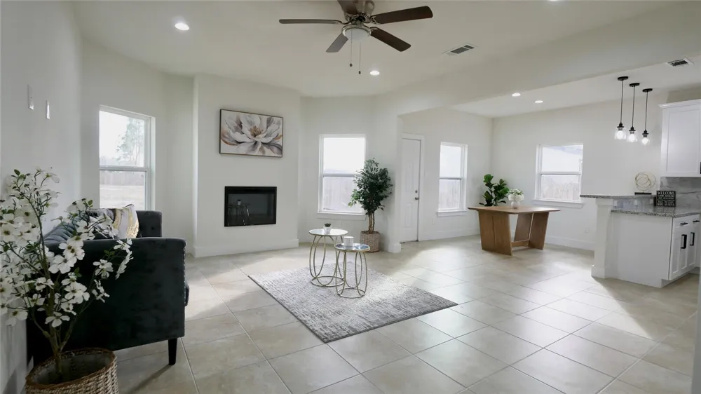 1189 County Road 5100 Cleveland, TX 77327