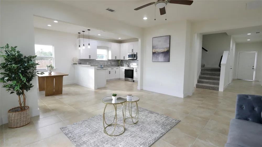 1189 County Road 5100 Cleveland, TX 77327